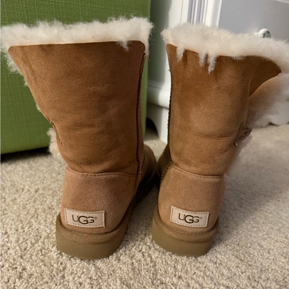 UGG Chestnut Bailey Button II Boots - Picture 2 of 3